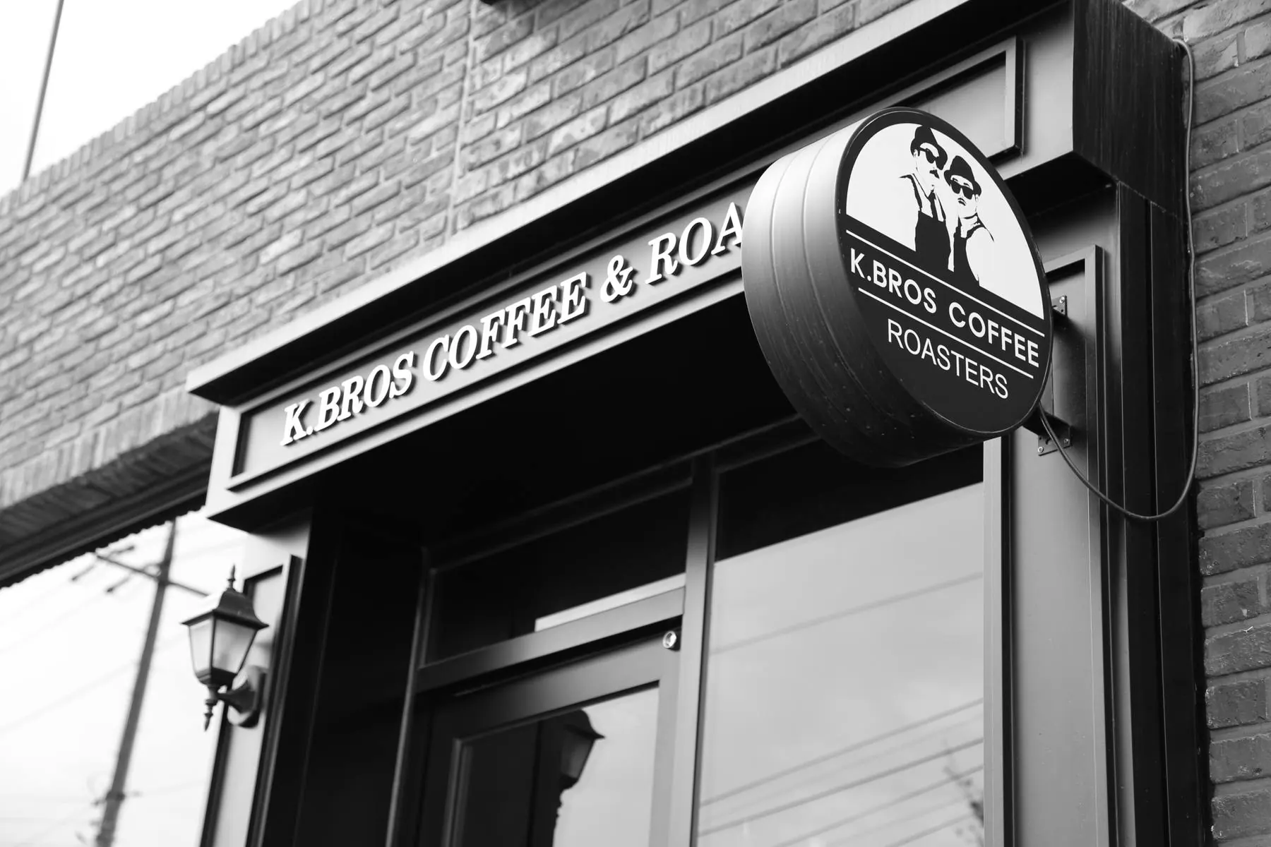 K.BROS COFFEE & ROASTERS 입구 간판